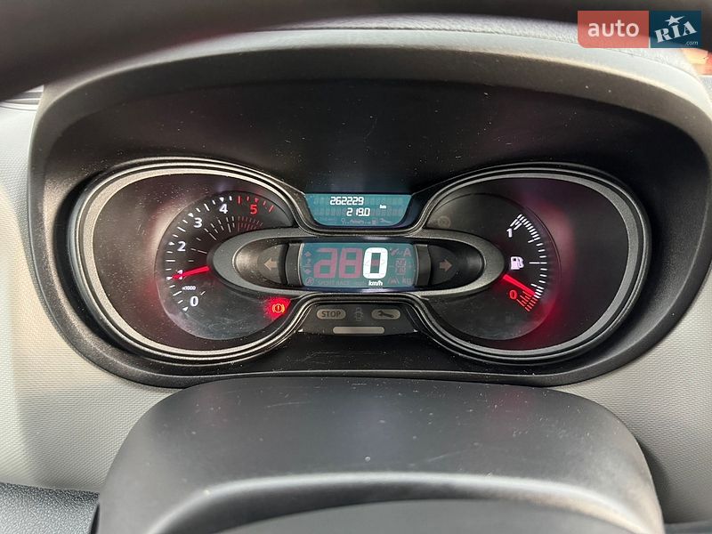 Грузопассажирский фургон Renault Trafic 2017 в Буче