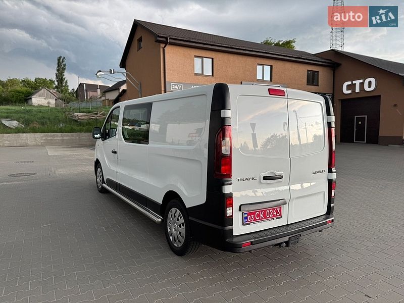 Грузопассажирский фургон Renault Trafic 2017 в Буче