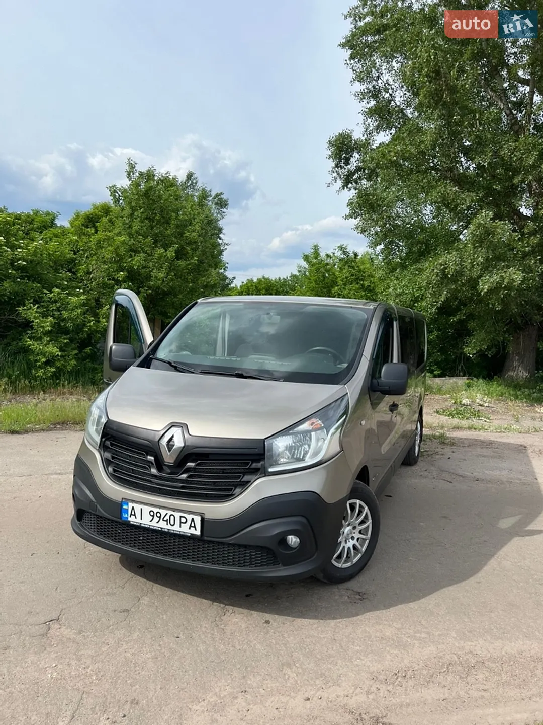 2015 Renault Trafic - мініатюра 3