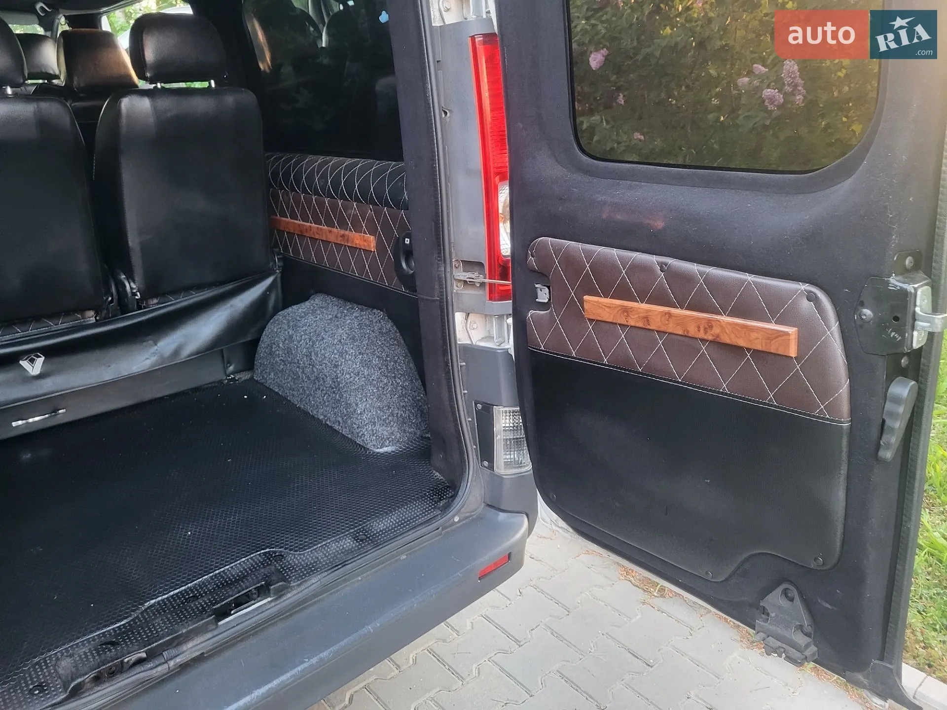 2011 Renault Trafic - мініатюра 75