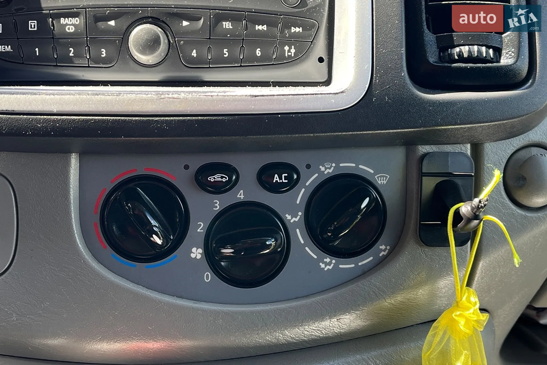 2011 Renault Trafic - мініатюра 11