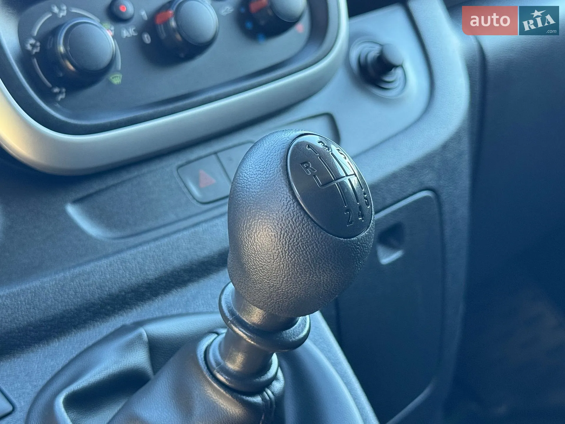 2015 Renault Trafic - мініатюра 41