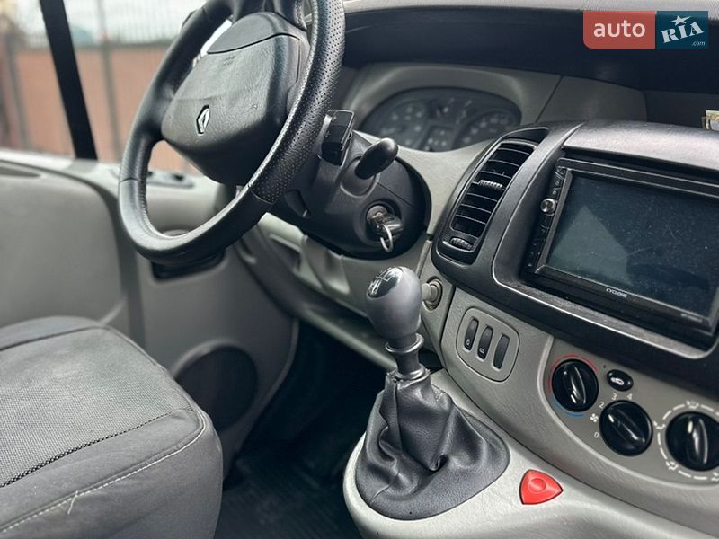 Минивэн Renault Trafic 2004 в Буске фото 4 Минивэн Renault Trafic 2004 в Буске