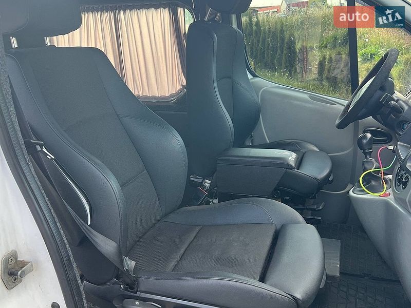 Грузовой фургон Renault Trafic 2012 в Буче