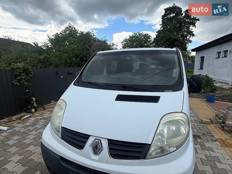 Грузовой фургон Renault Trafic 2012 в Буче