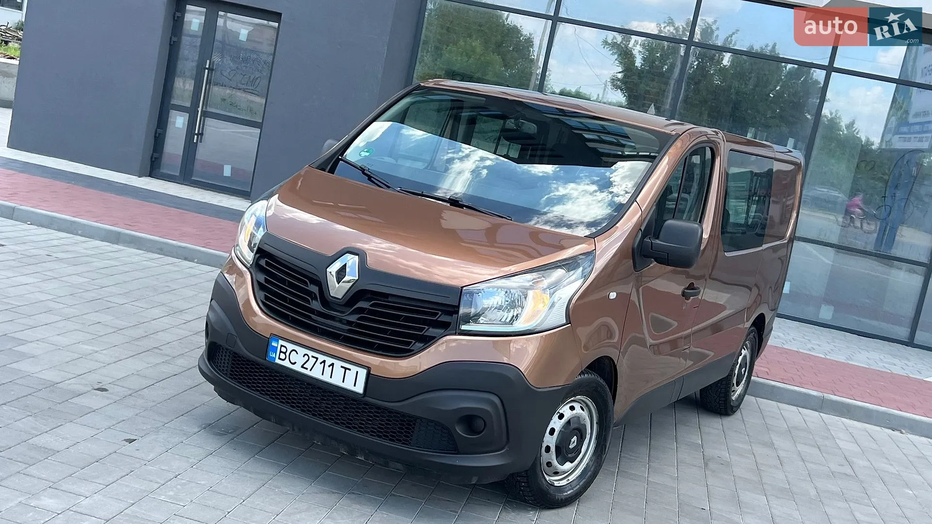 Renault Trafic 2017 VIN VF1JL000357638395 фото оголошення 2 з 35