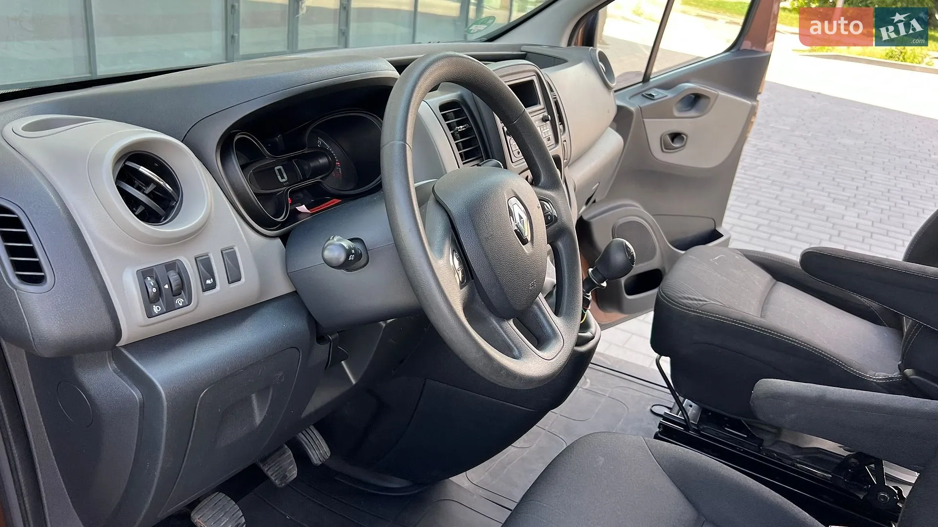 Renault Trafic 2017 VIN VF1JL000357638395 фото оголошення 25 з 35