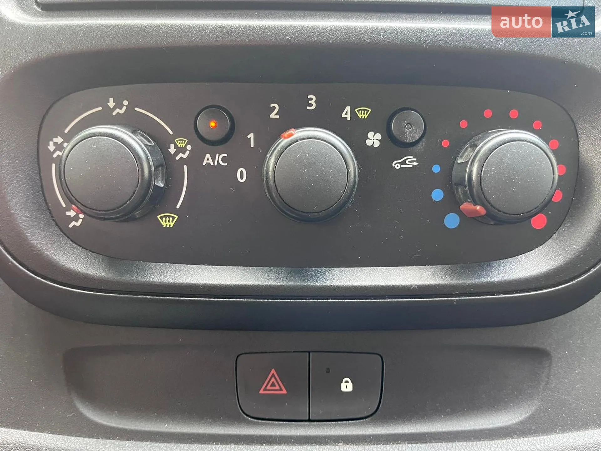 2015 Renault Trafic - мініатюра 21