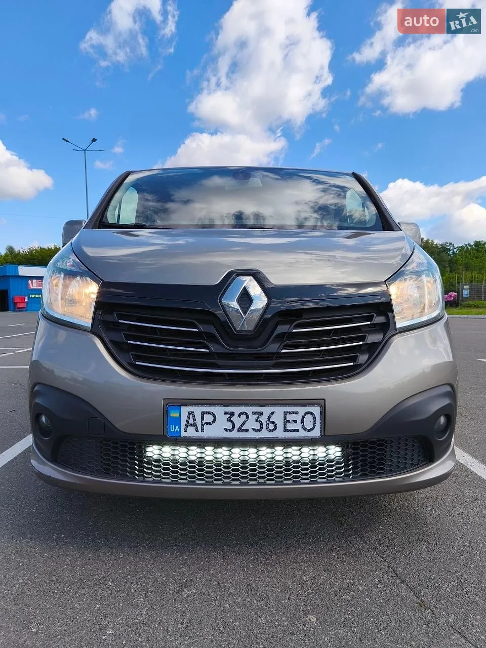 2015 Renault Trafic - мініатюра 2