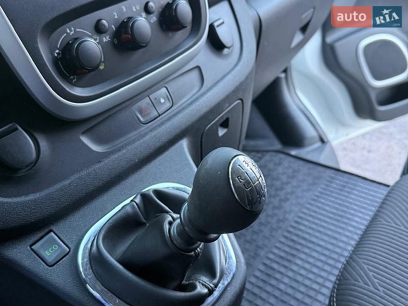 Вантажний фургон Renault Trafic 2015 в Полтаві