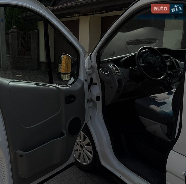 Грузовой фургон Renault Trafic 2013 в Стоянке