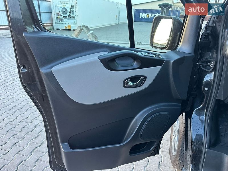 Минивэн Renault Trafic 2016 в Луцке