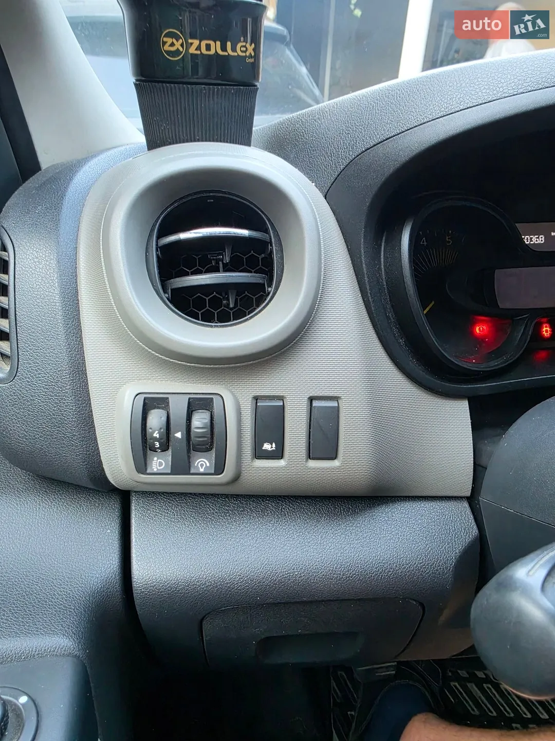 2015 Renault Trafic - мініатюра 25