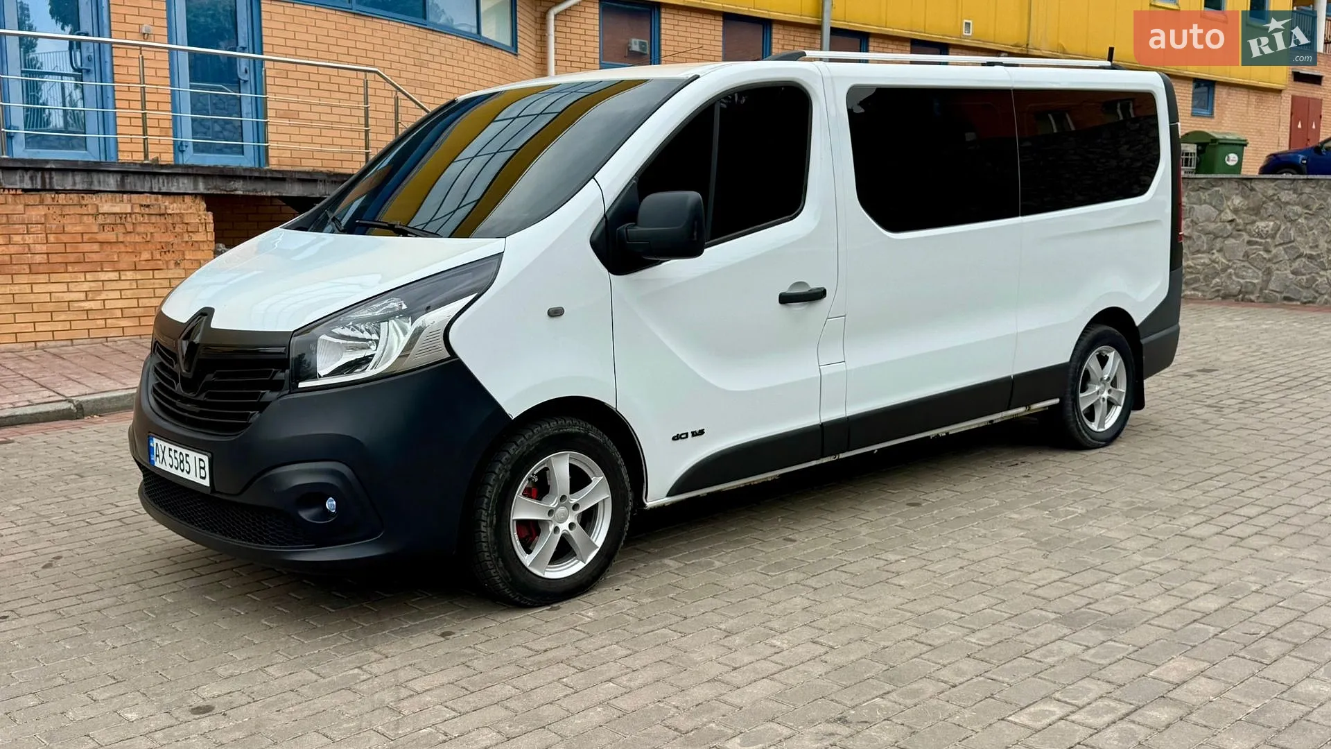 2015 Renault Trafic - мініатюра 3