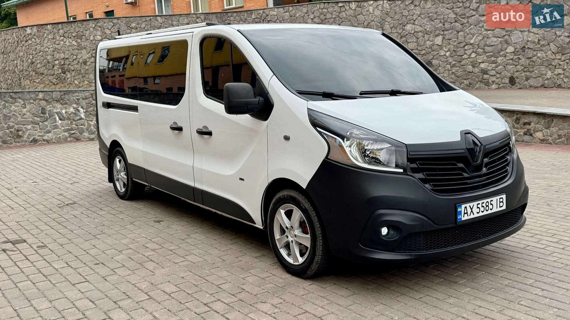 2015 Renault Trafic - мініатюра 2