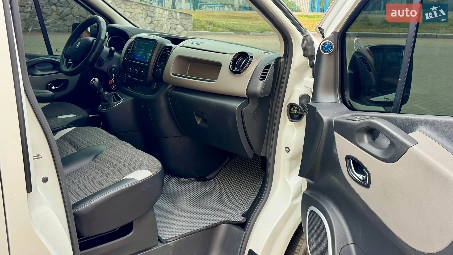 2015 Renault Trafic - мініатюра 16