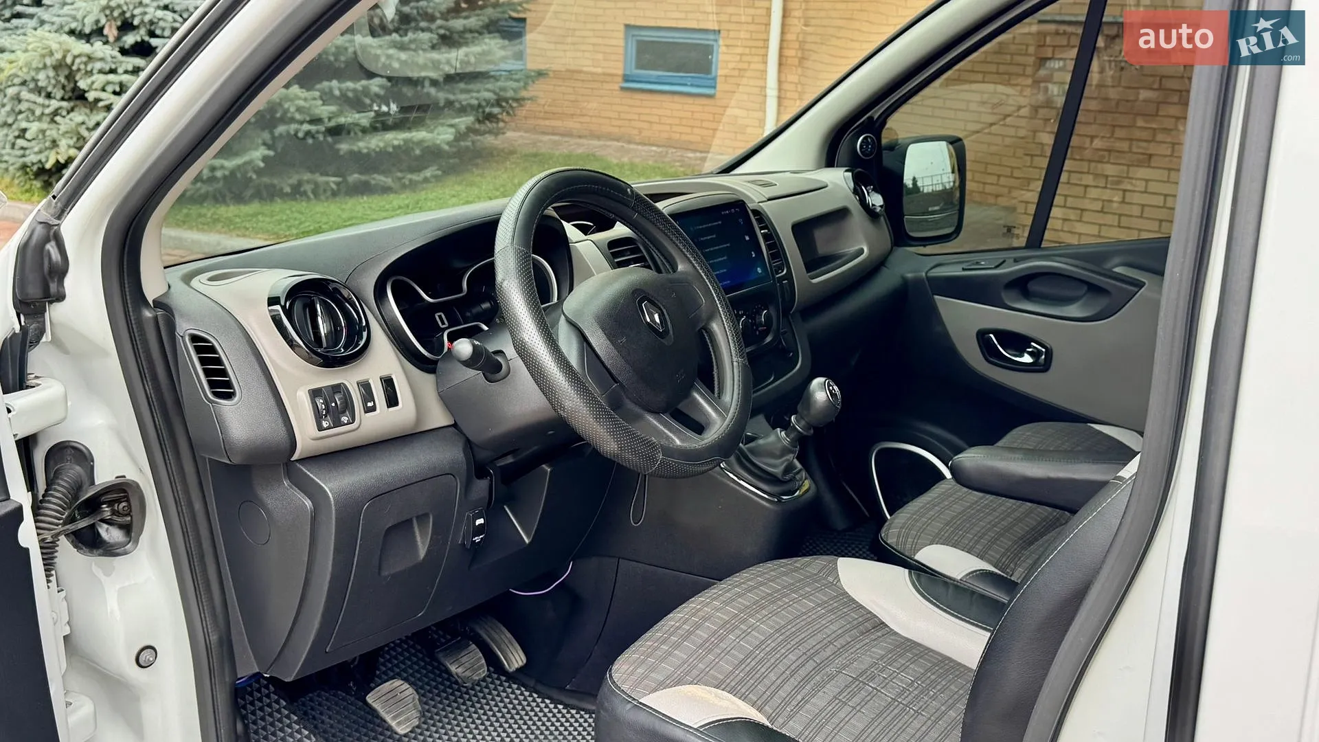 2015 Renault Trafic - мініатюра 21