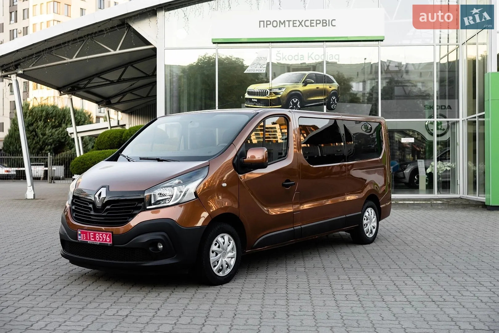 2016 Renault Trafic - мініатюра 2