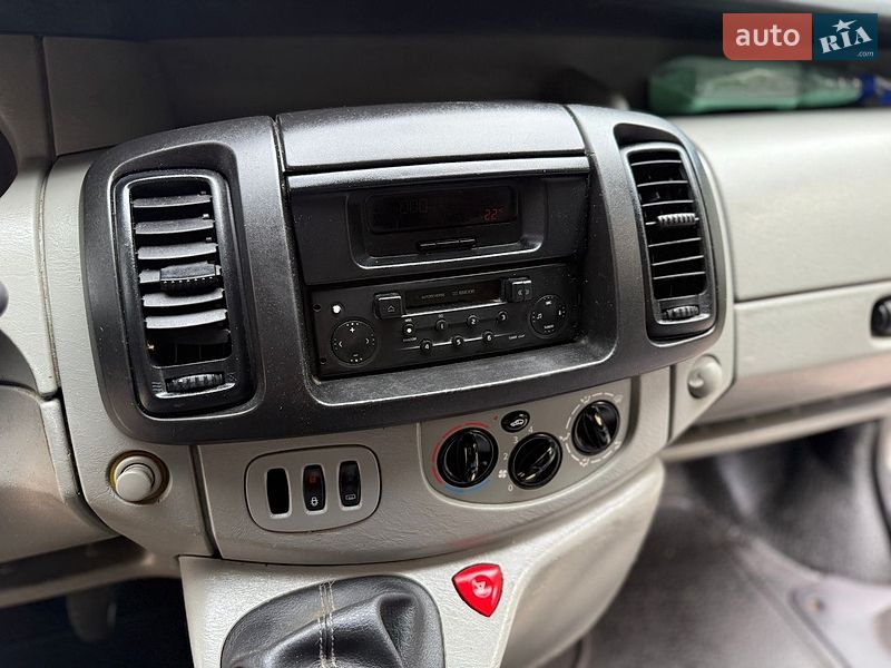 Минивэн Renault Trafic 2003 в Черновцах
