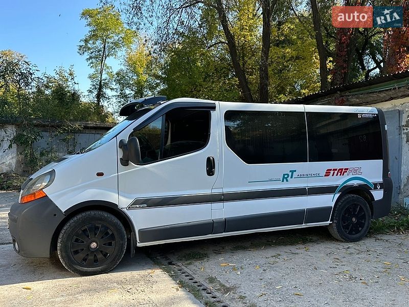 Минивэн Renault Trafic 2004 в Каменец-Подольском