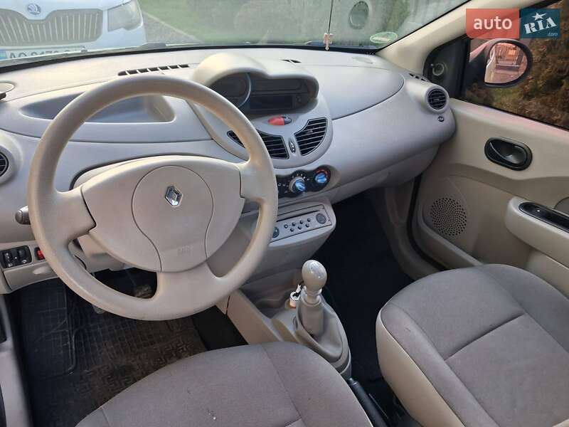 Хэтчбек Renault Twingo 2008 в Ужгороде