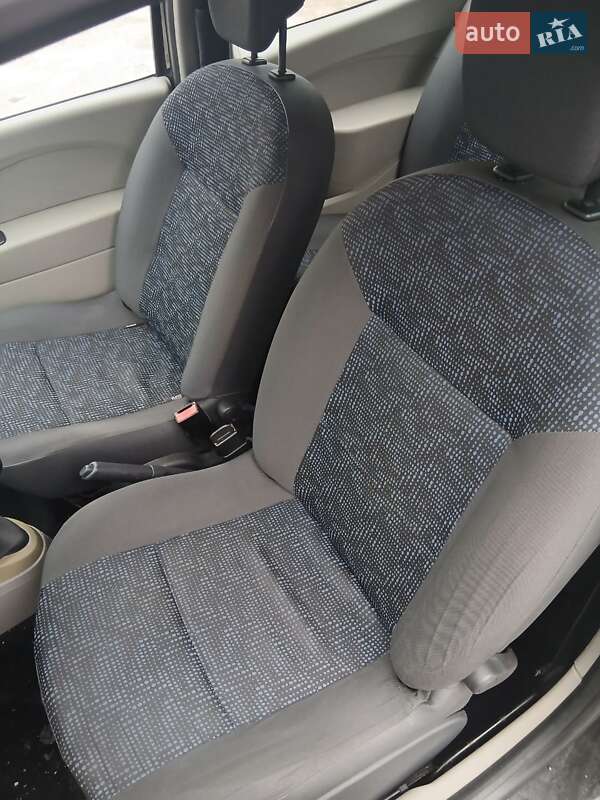 Хетчбек Renault Twingo 2009 в Дніпрі