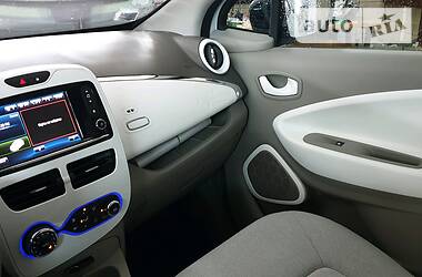 Хетчбек Renault Zoe 2015 в 