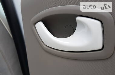 Хетчбек Renault Zoe 2013 в 