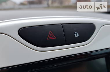 Хетчбек Renault Zoe 2013 в 