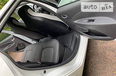 Хэтчбек Renault Zoe 2020 в 