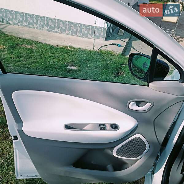 Хэтчбек Renault Zoe 2013 в Снятине