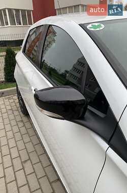 Хэтчбек Renault Zoe 2018 в 