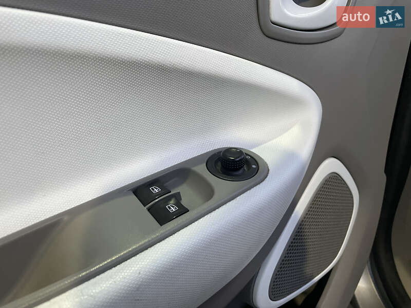 Хэтчбек Renault Zoe 2015 в Киеве фото 31 Хэтчбек Renault Zoe 2015 в Киеве