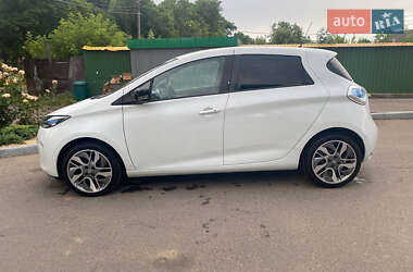 Хэтчбек Renault Zoe 2016 в 