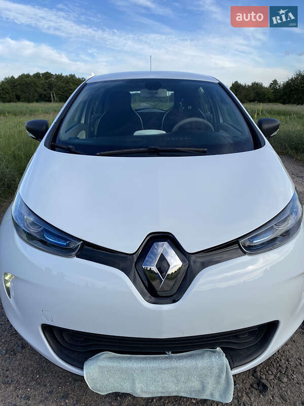 Хэтчбек Renault Zoe 2017 в 