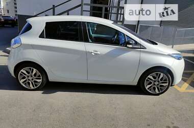 Хэтчбек Renault Zoe 2015 в 
