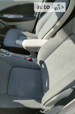 Хэтчбек Renault Zoe 2015 в 