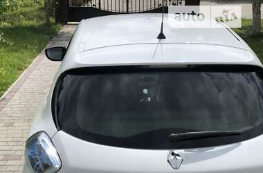 Хетчбек Renault Zoe 2016 в 