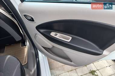 Хэтчбек Renault Zoe 2015 в 