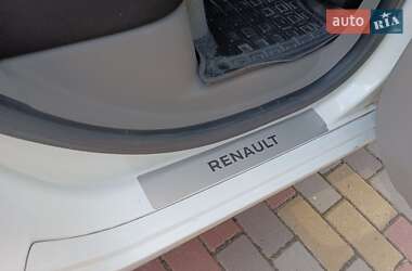 Хетчбек Renault Zoe 2015 в 