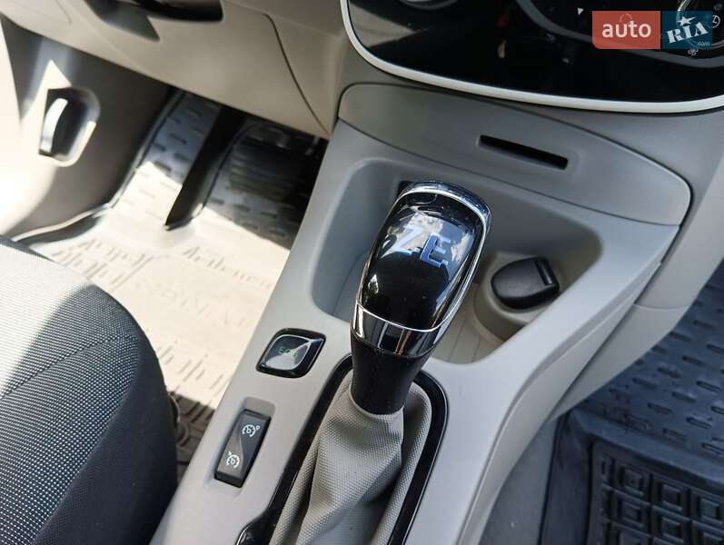 Хетчбек Renault Zoe 2015 в Острозі
