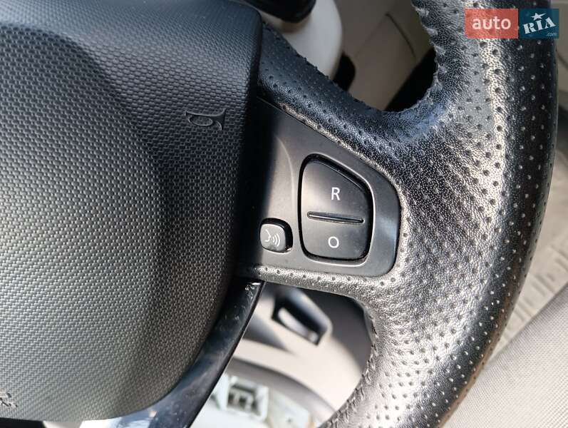 Хетчбек Renault Zoe 2015 в Острозі