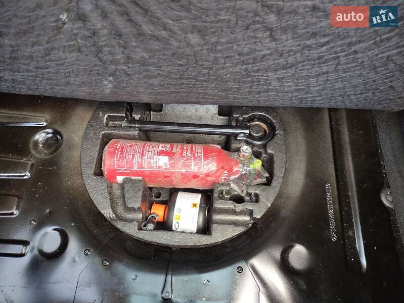 Хэтчбек Renault Zoe 2014 в Луцке фото 12 Хэтчбек Renault Zoe 2014 в Луцке