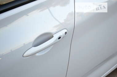 Хэтчбек Renault Zoe 2020 в 
