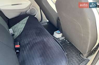 Хетчбек Renault Zoe 2015 в 