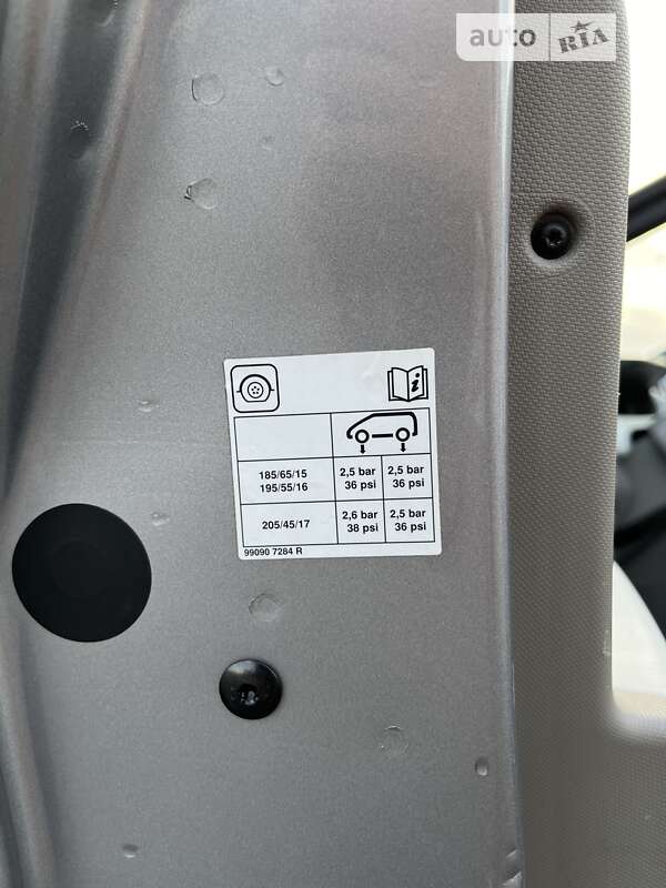 Хэтчбек Renault Zoe 2015 в Львове