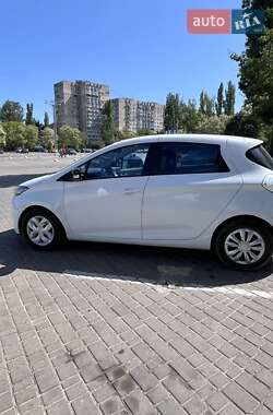 Хэтчбек Renault Zoe 2015 в 
