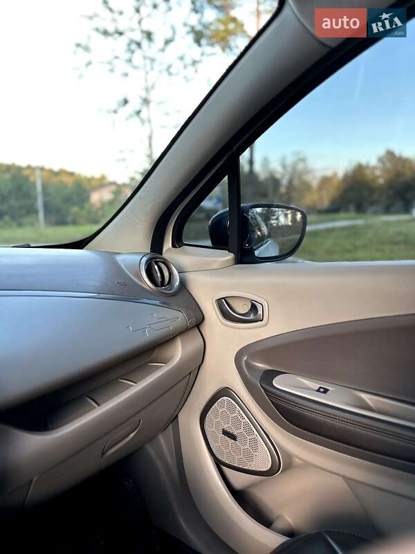 Хэтчбек Renault Zoe 2017 в Новояворовске фото 22 Хэтчбек Renault Zoe 2017 в Новояворовске