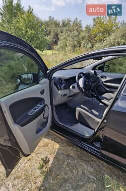 Хэтчбек Renault Zoe 2014 в 