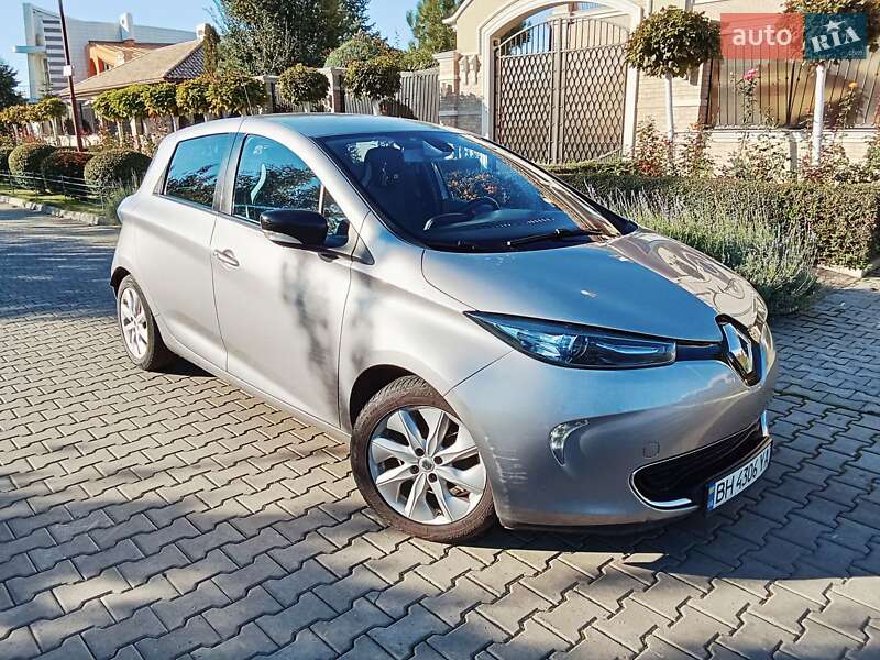Хэтчбек Renault Zoe 2015 в 